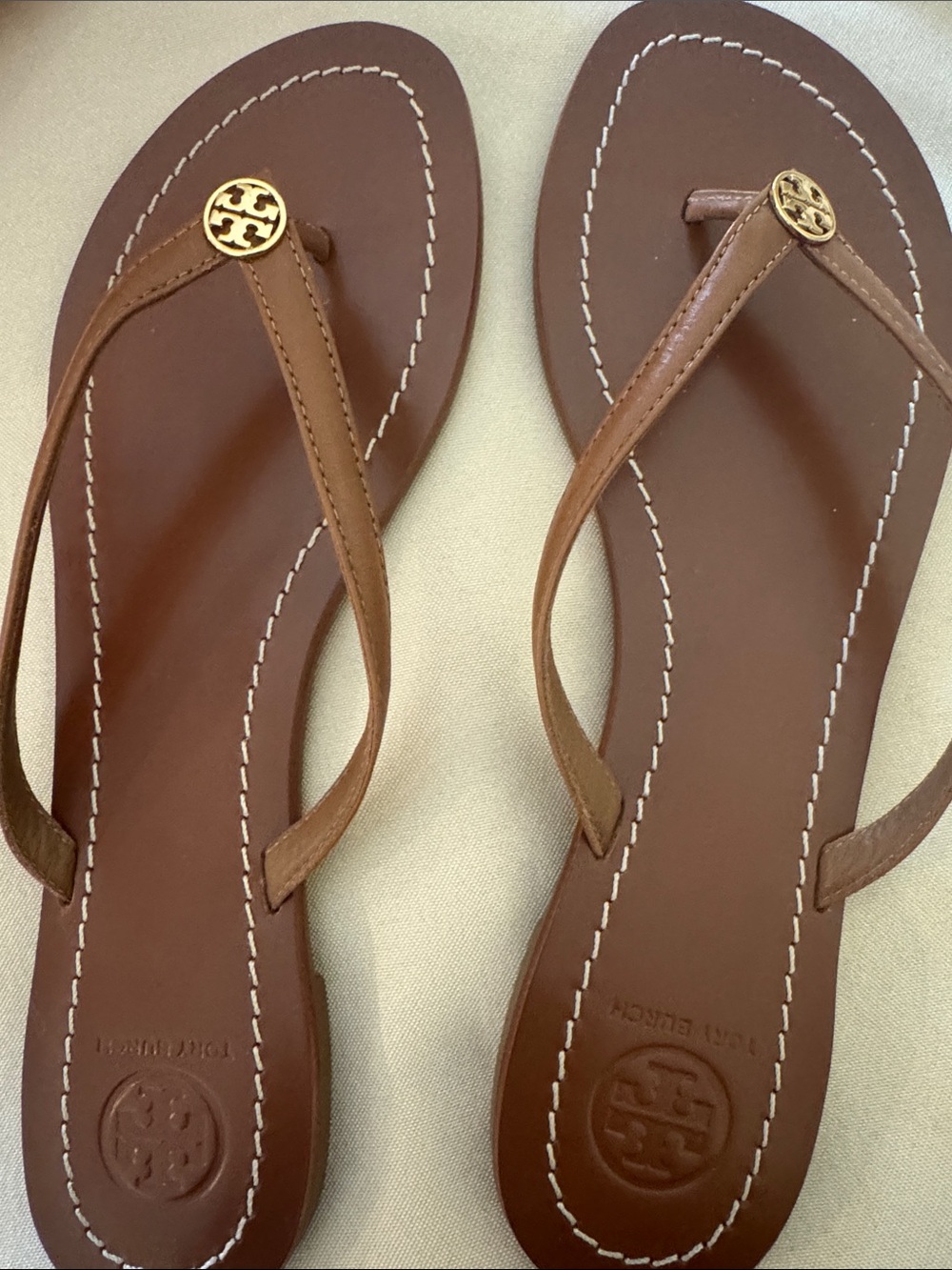 Tory Burch Brown Leather Logo Thong Sandals with Gold Accent - Picture 4 of 5